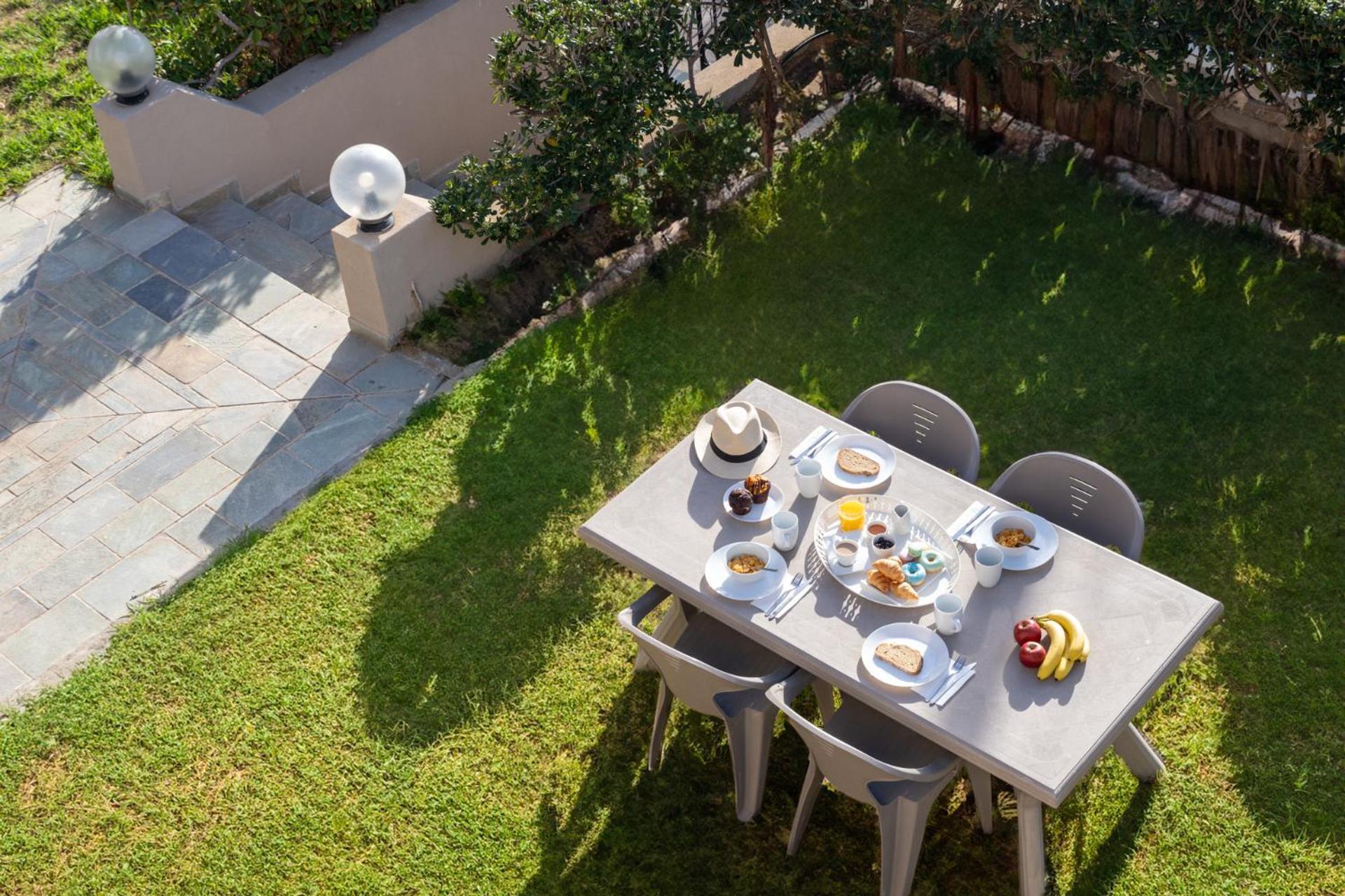 Elio A 1Bdr Apt With Garden 1 Min From The Beach By Hospi イラクリオン エクステリア 写真